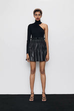 Load image into Gallery viewer, Pleated PU leather skirt - Secret Apparel
