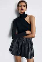 Load image into Gallery viewer, Pleated PU leather skirt - Secret Apparel
