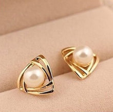 Load image into Gallery viewer, Triangular Pearl Earrings - Secret Apparel
