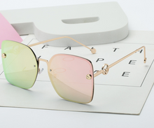 Load image into Gallery viewer, Square sunglasses frameless hollow mirror - Secret Apparel
