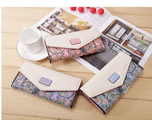 Load image into Gallery viewer, Floral Print Wallet - Secret Apparel
