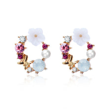 Load image into Gallery viewer, Gold Flower Earrings - Secret Apparel
