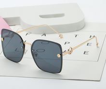 Load image into Gallery viewer, Square sunglasses frameless hollow mirror - Secret Apparel
